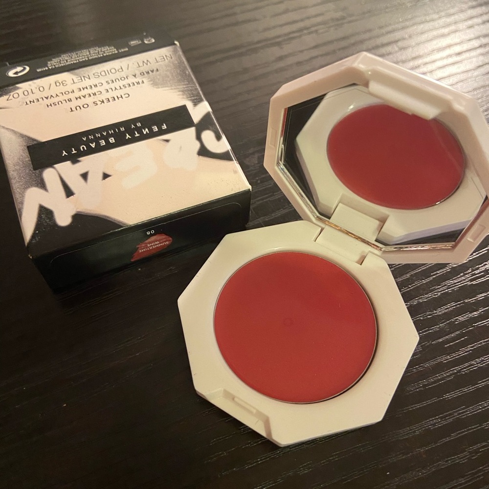 Fenty Beauty Cheeks Out Freestyle Cream Blush